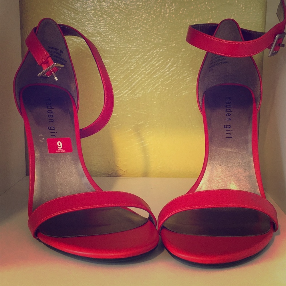 Shoes size 9